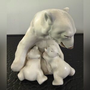 Goebel White Bear Goebel W Germany Figurine Polar Bear Mom & Cubs. 4.5 Inches
